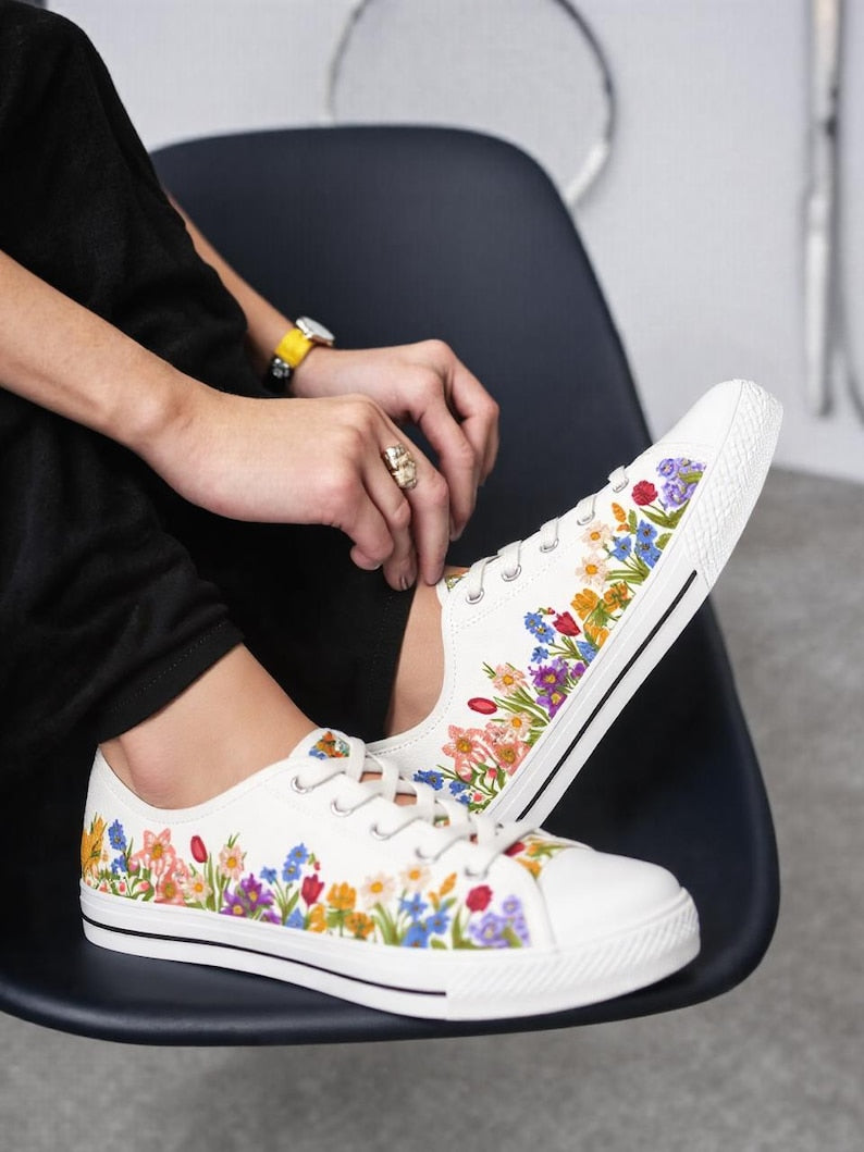 Colorful Women's Low Top Sneaker Wildflower Style