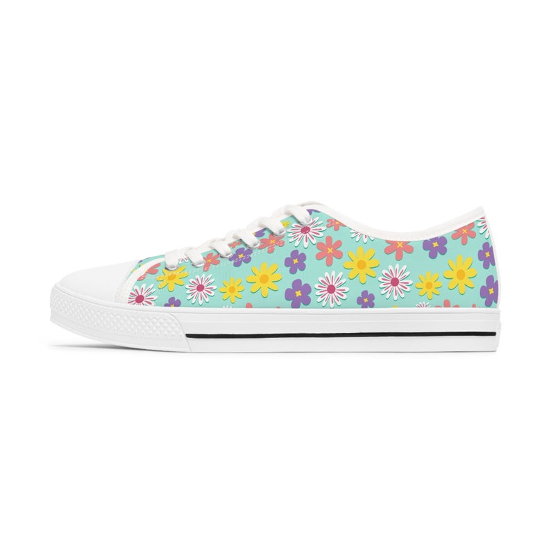 Women's Low Top Sneaker Floral Daisies Sneakers
