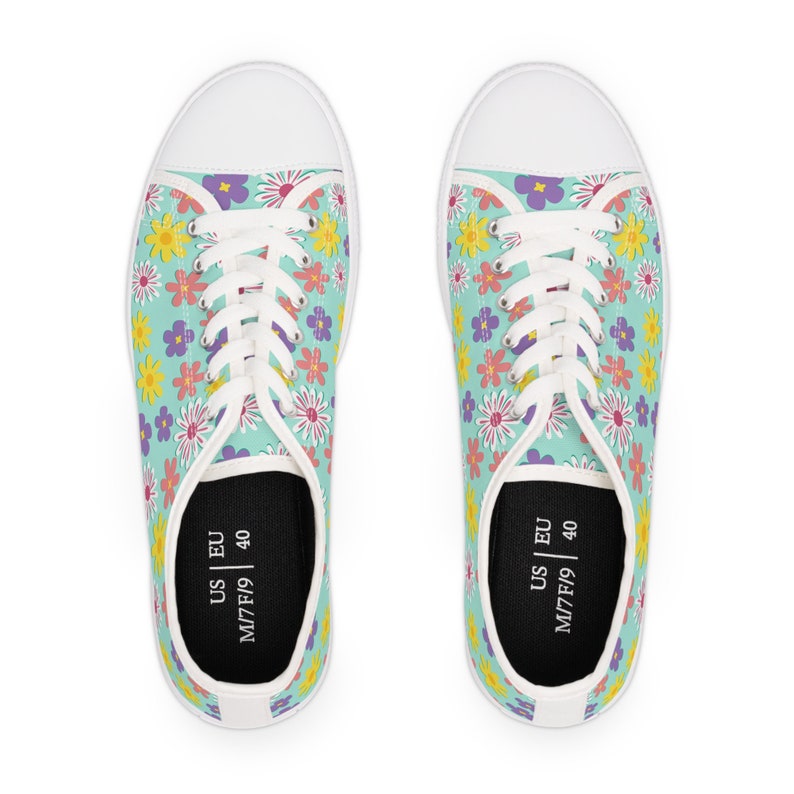 Women's Low Top Sneaker Floral Daisies Sneakers